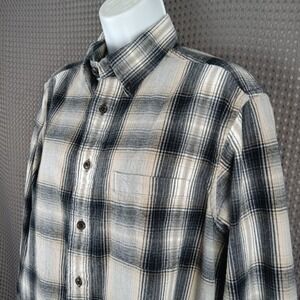 Roundtree & Yorke Men's Plaid Flannel Shirt Medium Button Front Cotton Soft